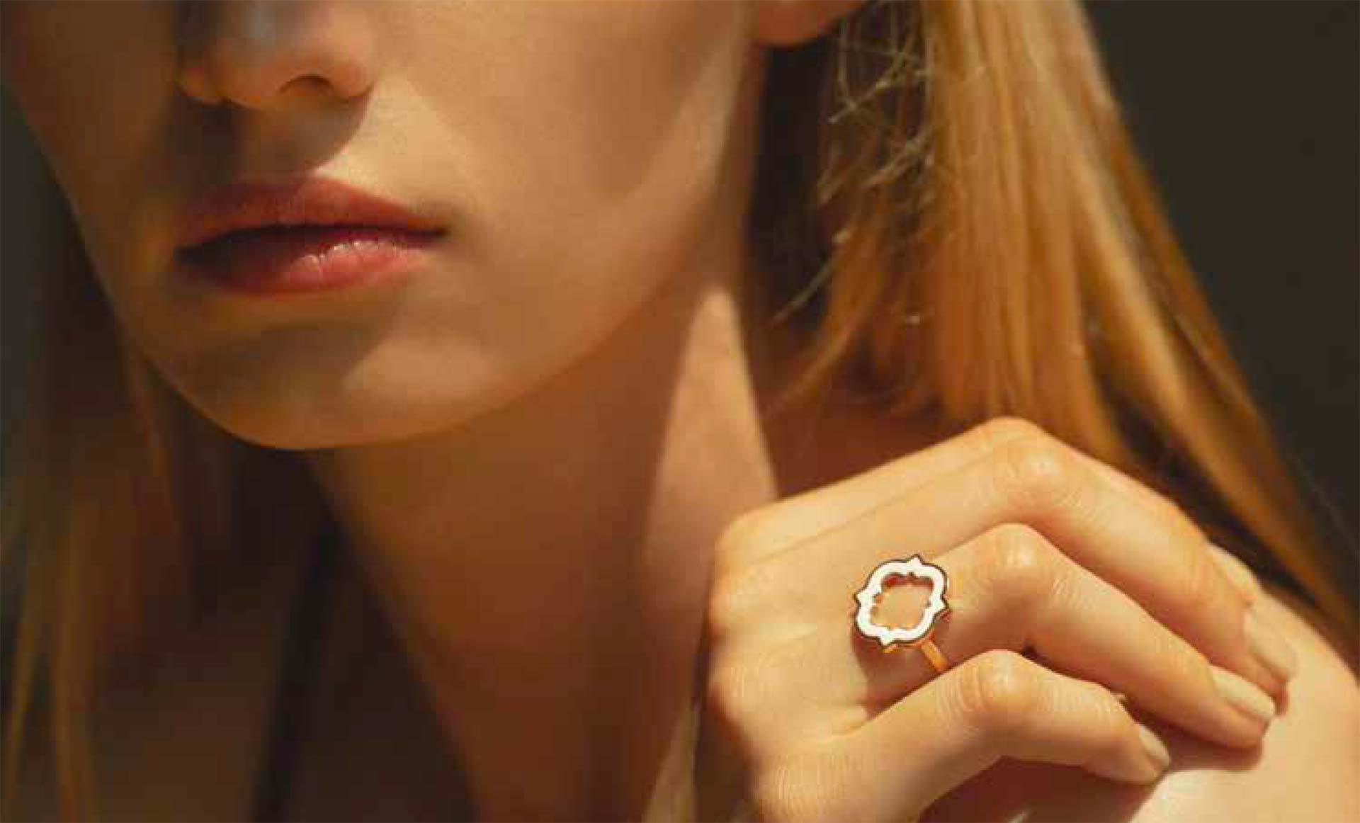 ANELLO DELICIOSA, ORO GIALLO, DIAMANTI E SMERALDI
(Big Size)
