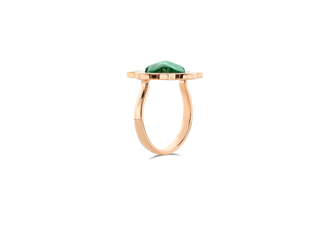Anello anime, oro rosa, smaltatura bianca e malachite | ELENÈRE – vista 2