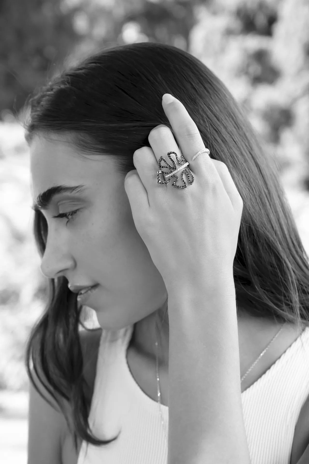 Anello deliciosa, oro bianco, diamanti e zaffiri blu (mini size) | ELENÈRE – vista 3