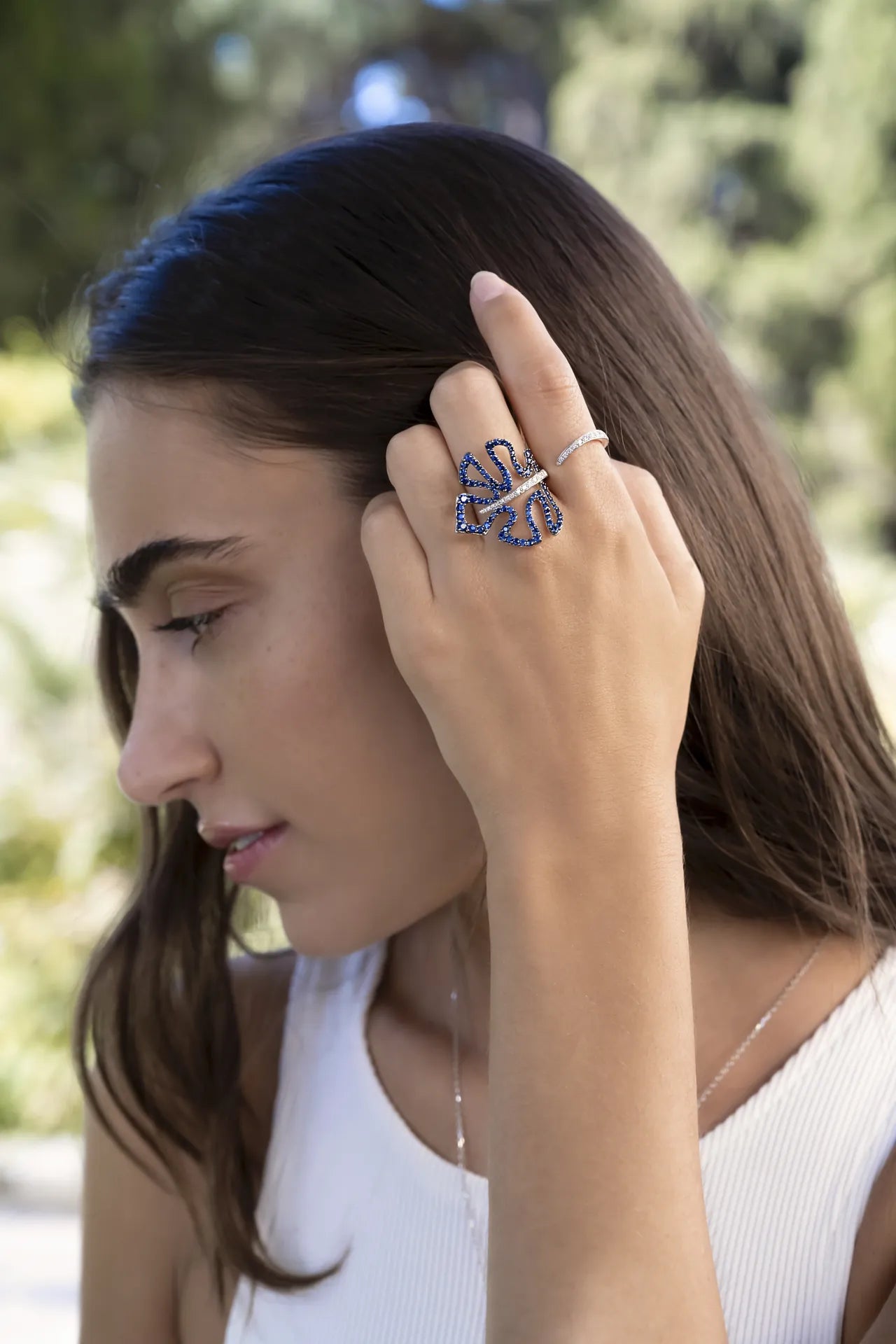 Anello deliciosa, oro bianco, diamanti e zaffiri blu (mini size) | ELENÈRE – vista 4