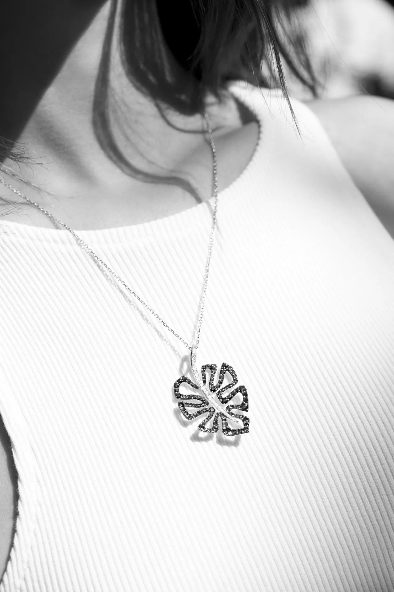 Collana deliciosa, oro bianco, diamanti e zaffiri blu (mini size) | ELENÈRE – vista 5